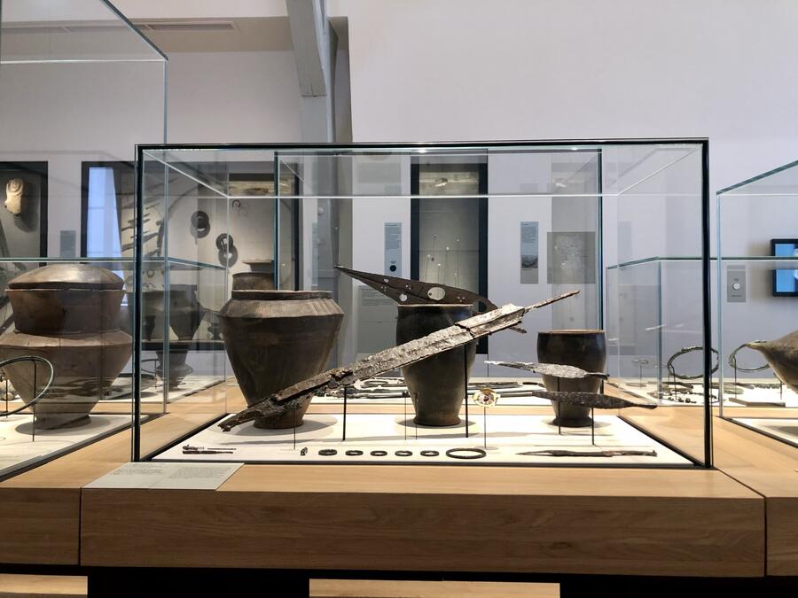 vitrine de table (cloche) avec une pointe de lance